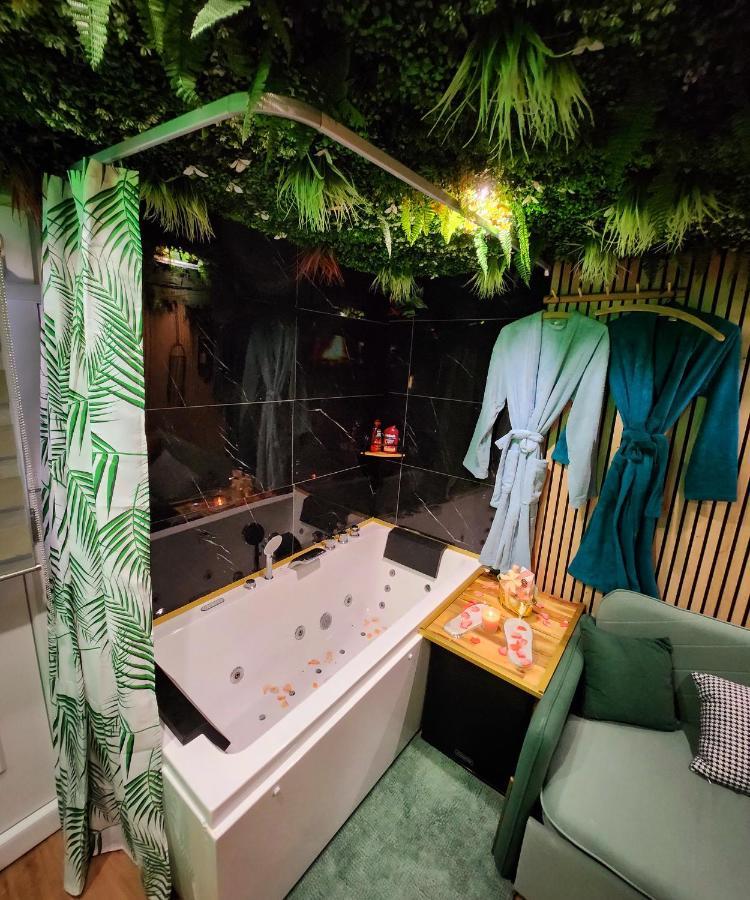 Jungle House Avec Jacuzzi A 10 Min De Disneyland -Taille Chambre- Conde-Sainte-Libiaire Exterior photo