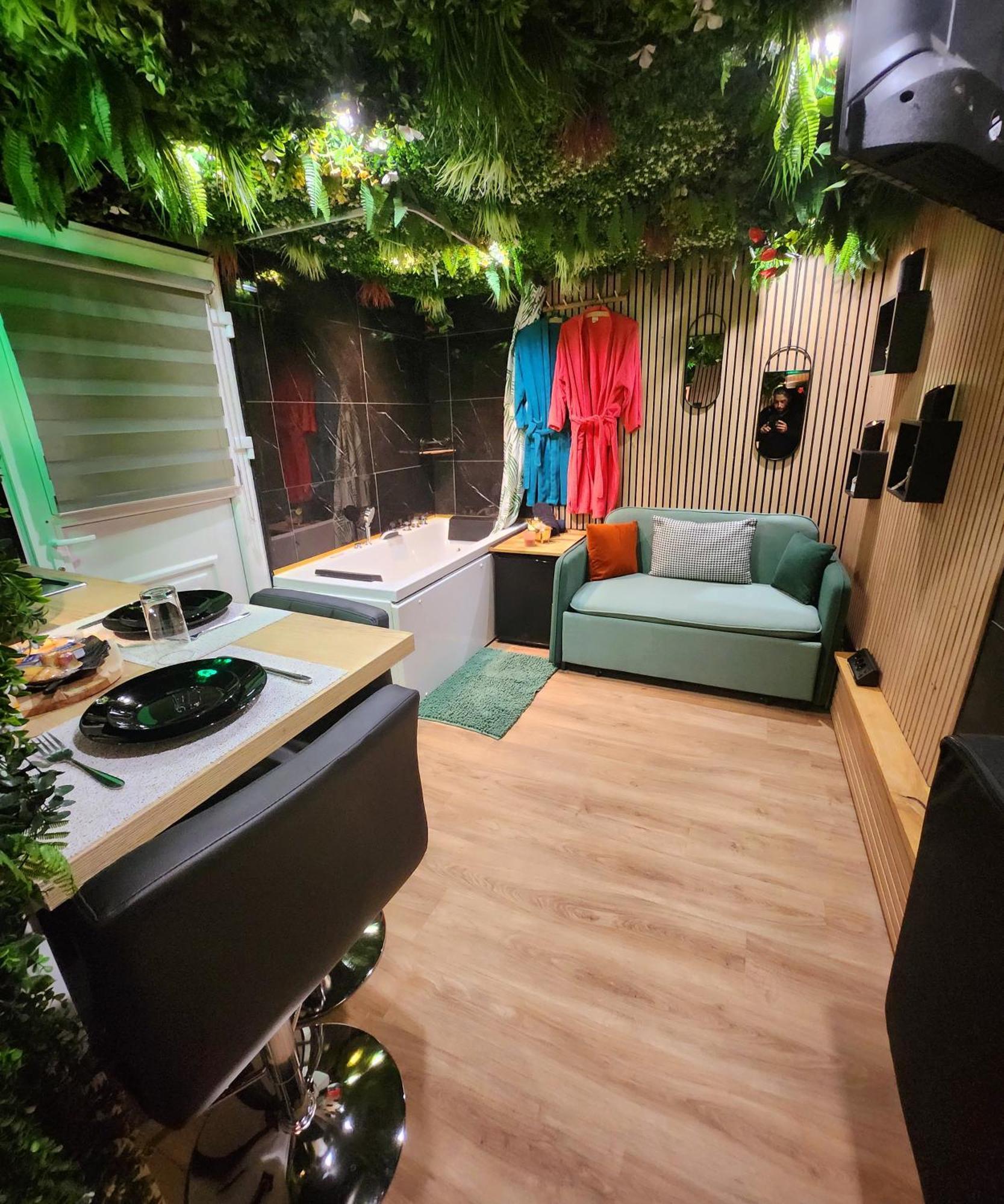 Jungle House Avec Jacuzzi A 10 Min De Disneyland -Taille Chambre- Conde-Sainte-Libiaire Exterior photo